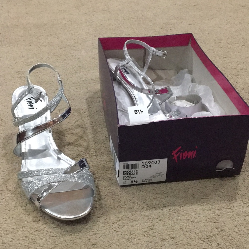 Silver 8.5 strappy dress shoes